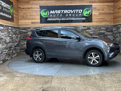 Used 2018 Toyota RAV4 XLE AWD/4WD image 16
