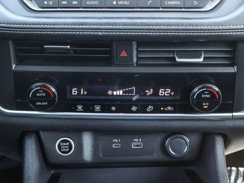 Used 2023 Nissan Rogue SV image 14