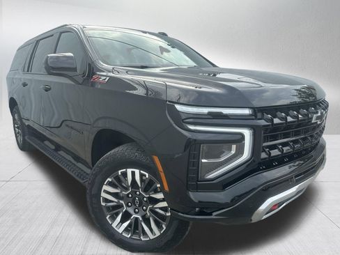 Used 2025 Chevrolet Suburban Z71 AWD/4WD image 3