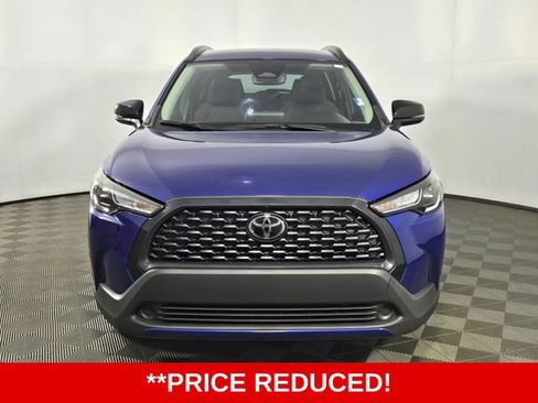 Used 2025 Toyota Corolla Cross LE FWD image 2