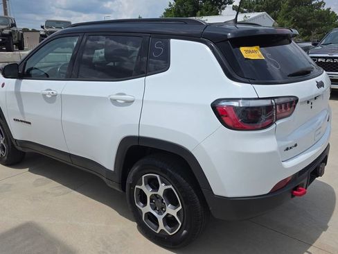Used 2022 Jeep Compass Trailhawk w/ Trailhawk Convenience Group AWD/4WD image 3