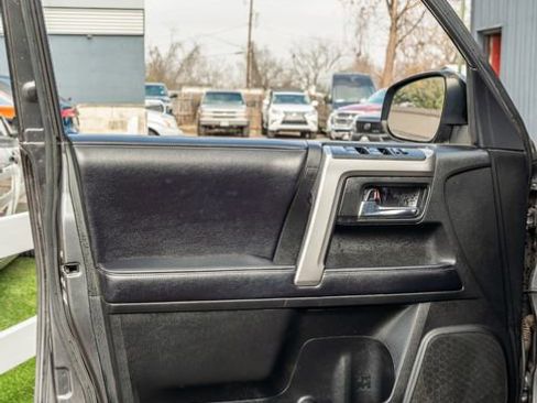 Used 2019 Toyota 4Runner SR5 4X4 W/ UPGRADES / GREAT image 17