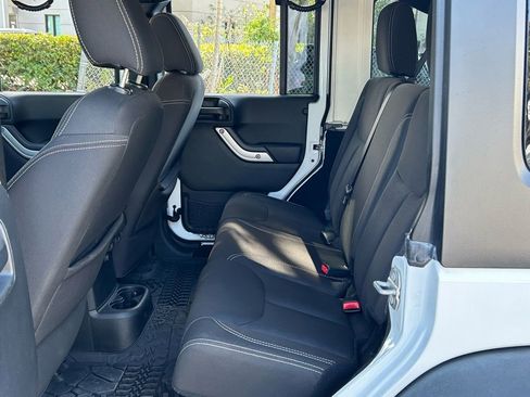 Certified 2017 Jeep Wrangler Unlimited Rubicon w/ Connectivity Group image 27