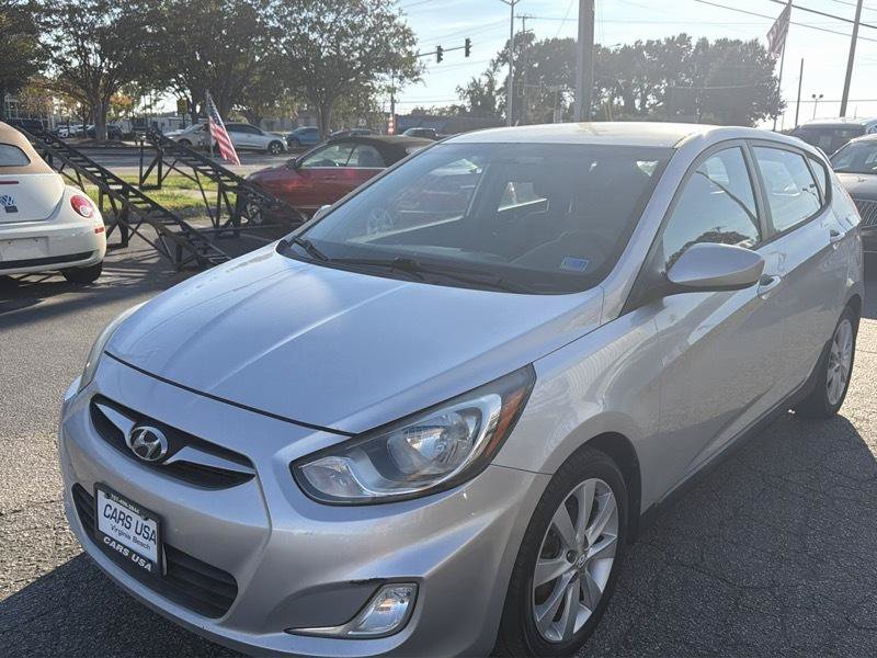 Used 2012 Hyundai Accent SE FWD image 4