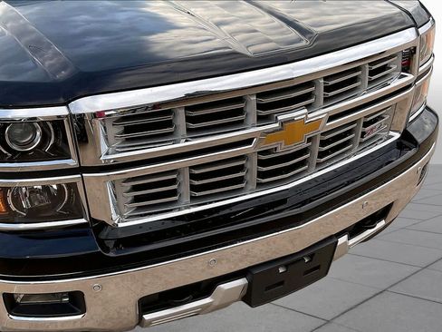Used 2015 Chevrolet Silverado 1500 LTZ Z71 w/ LTZ Plus Package AWD/4WD image 28