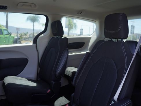 Used 2023 Chrysler Voyager LX image 26