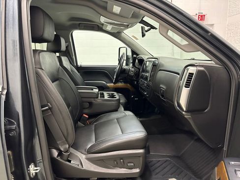 Used 2018 Chevrolet Silverado 1500 LTZ w/ LTZ Plus Package AWD/4WD image 36