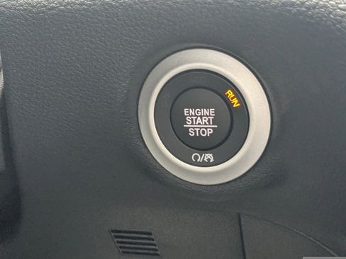 New 2026 Chrysler Pacifica Limited image 28