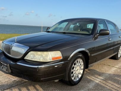 Used 2007 Lincoln Town Car Signature