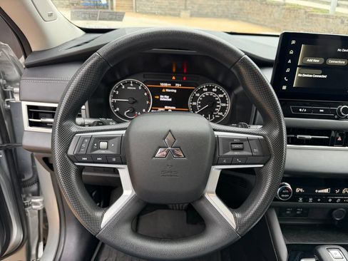 Used 2025 Mitsubishi Outlander ES AWD/4WD image 15