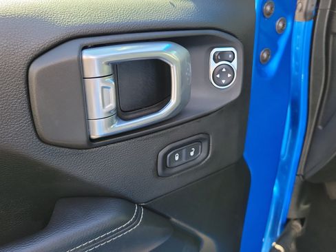 Used 2021 Jeep Wrangler Unlimited Sahara AWD/4WD image 17