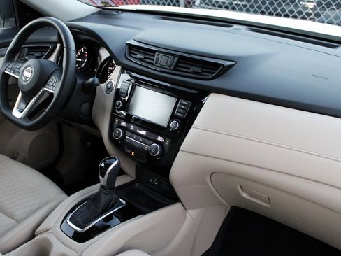 Certified 2020 Nissan Rogue SV image 28