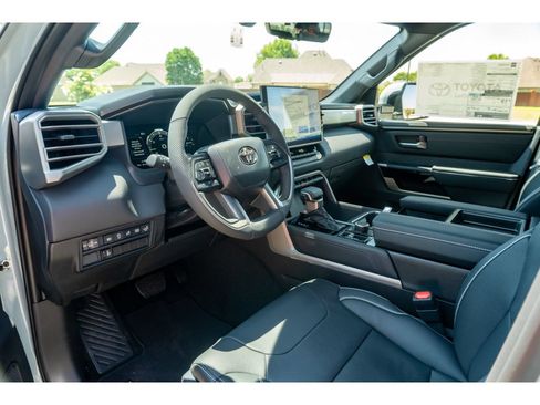 Used 2026 Toyota Tundra Limited AWD/4WD image 11