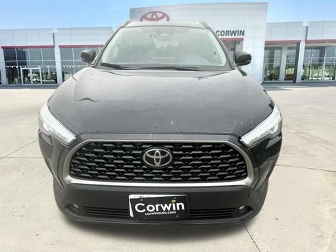 Used 2025 Toyota Corolla Cross XLE w/ Convenience Package AWD/4WD image 18