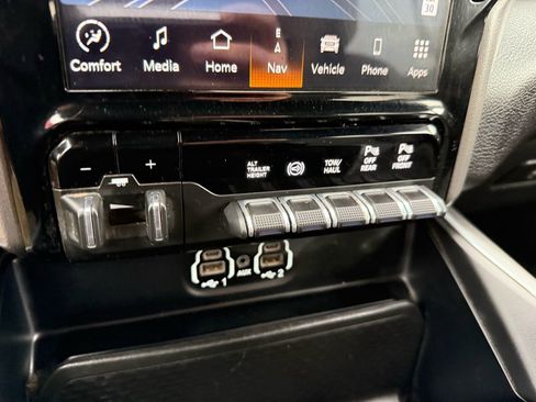 Used 2024 RAM 3500 Big Horn w/ Sport Appearance Package image 29