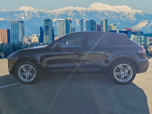 Used 2024 Porsche Macan image 4