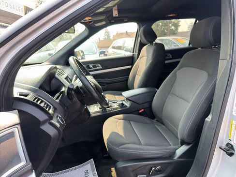 Used 2017 Ford Explorer XLT w/ Equipment Group 201A AWD/4WD image 14