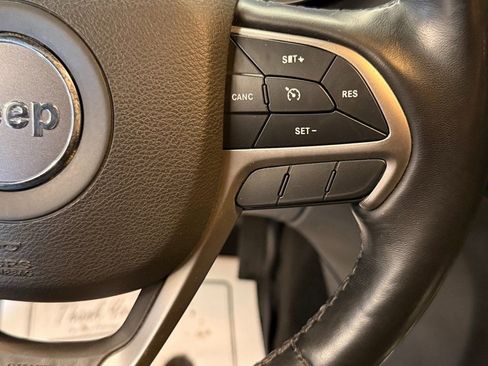 Used 2022 Jeep Grand Cherokee Laredo X AWD/4WD image 10