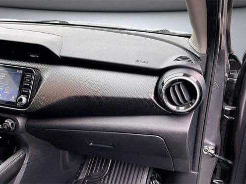 Used 2021 Nissan Kicks SV image 26