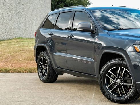Used 2017 Jeep Grand Cherokee Trailhawk w/ Trailhawk Luxury Group AWD/4WD image 8