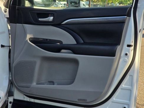 Used 2018 Toyota Highlander Limited image 28