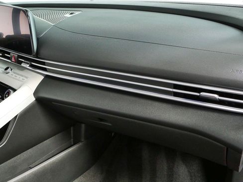 Used 2024 Hyundai Elantra Limited FWD image 25