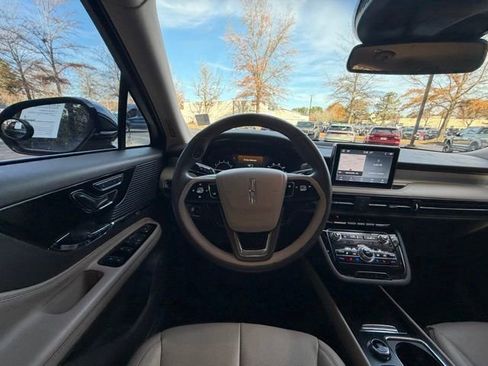 Certified 2022 Lincoln Corsair FWD w/ Equipment Group 101A image 8