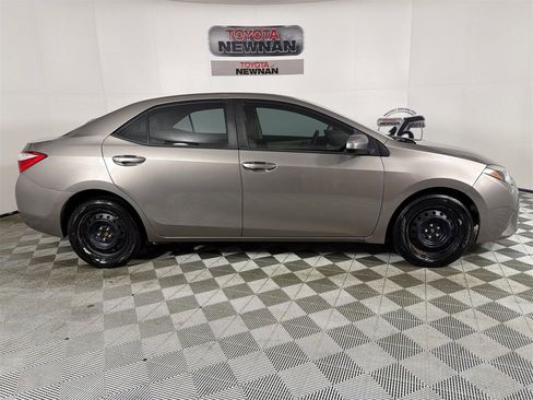 Used 2016 Toyota Corolla LE image 2