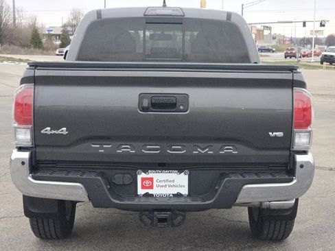 Used 2017 Toyota Tacoma Limited image 24