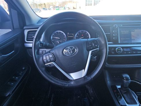 Used 2018 Toyota Highlander XLE image 10