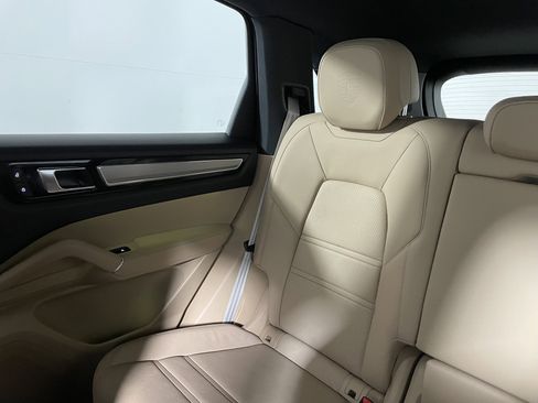 Used 2023 Porsche Cayenne Platinum Edition image 15