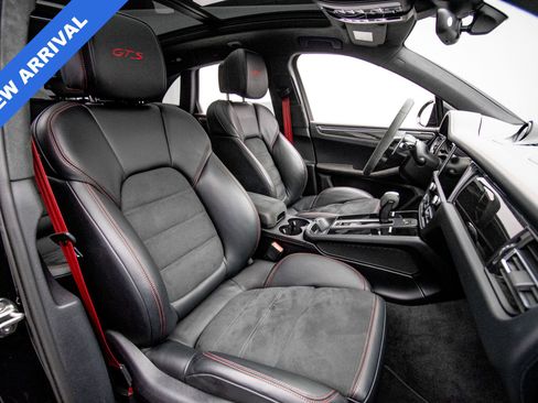 Used 2023 Porsche Macan GTS w/ GTS Sport Package image 13