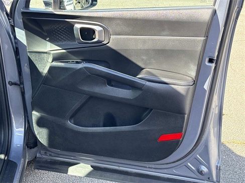 Used 2023 Kia Sorento LX image 8