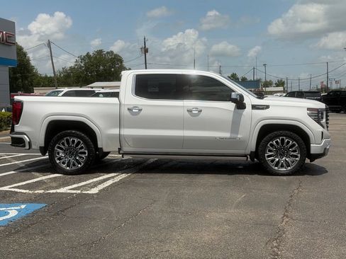 Used 2023 GMC Sierra 1500 Denali Ultimate AWD/4WD image 4