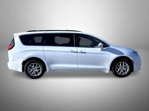 Used 2022 Chrysler Pacifica Touring-L FWD image 4