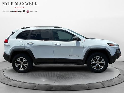 Used 2014 Jeep Cherokee Trailhawk w/ Comfort/Convenience Group AWD/4WD image 17