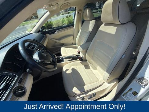 Used 2016 Volkswagen Passat 1.8T SE FWD image 9