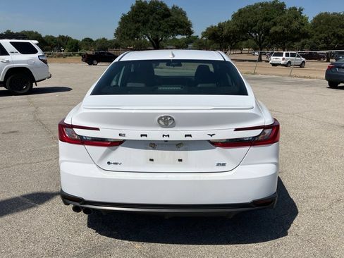 Used 2025 Toyota Camry SE FWD image 5