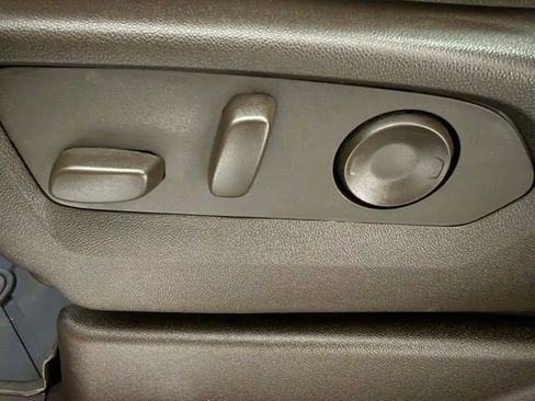 Used 2023 Chevrolet Tahoe Z71 w/ Luxury Package image 28