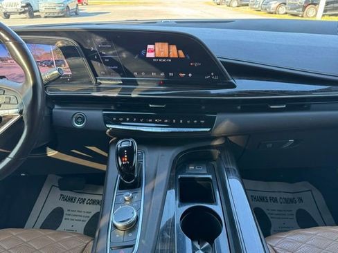 Used 2021 Cadillac Escalade Premium Luxury AWD/4WD image 19