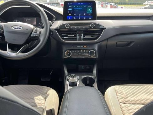 Certified 2022 Ford Escape SE w/ Cold Weather Package AWD/4WD image 15