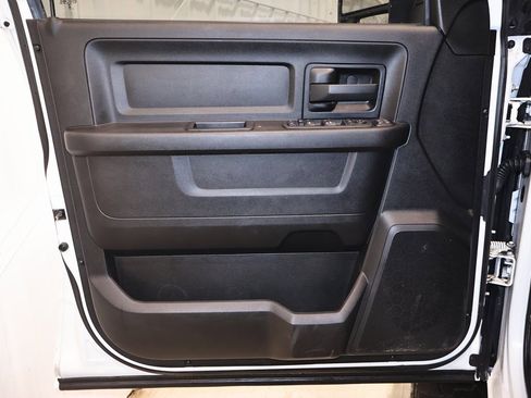 Used 2024 RAM 2500 Tradesman w/ Chrome Appearance Group image 11