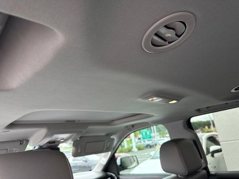 Used 2019 Chevrolet Suburban LT AWD/4WD image 13