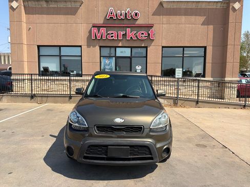Used 2013 Kia Soul + w/ Audio Pkg FWD image 4