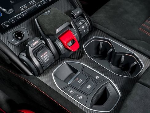 Used 2024 Lamborghini Urus Performante image 30