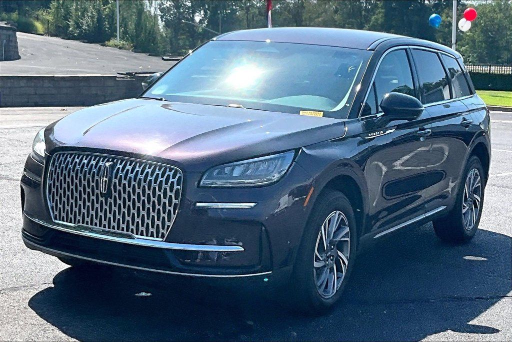 Used 2023 Lincoln Corsair FWD w/ Equipment Group 101A image 2