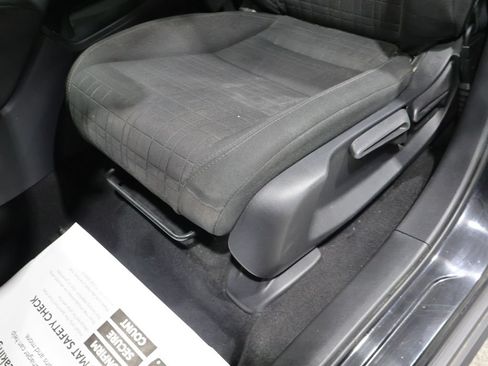 Used 2025 Honda HR-V LX image 10