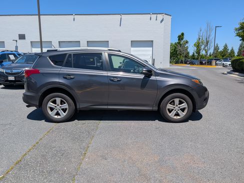 Used 2014 Toyota RAV4 XLE AWD/4WD image 2