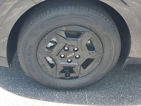 New 2026 Kia Carnival LX FWD image 30