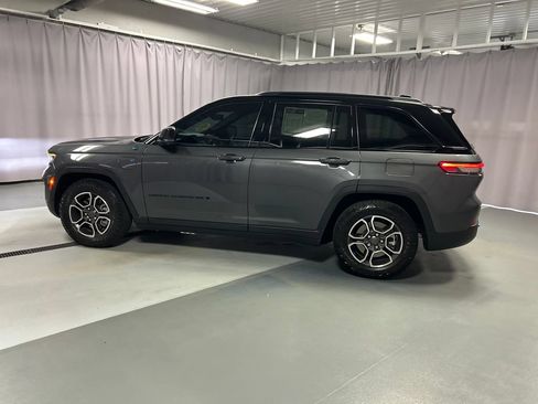 Used 2024 Jeep Grand Cherokee Trailhawk w/ Advanced Protech Group II AWD/4WD image 4